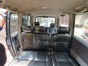 Toyota Noah 2005