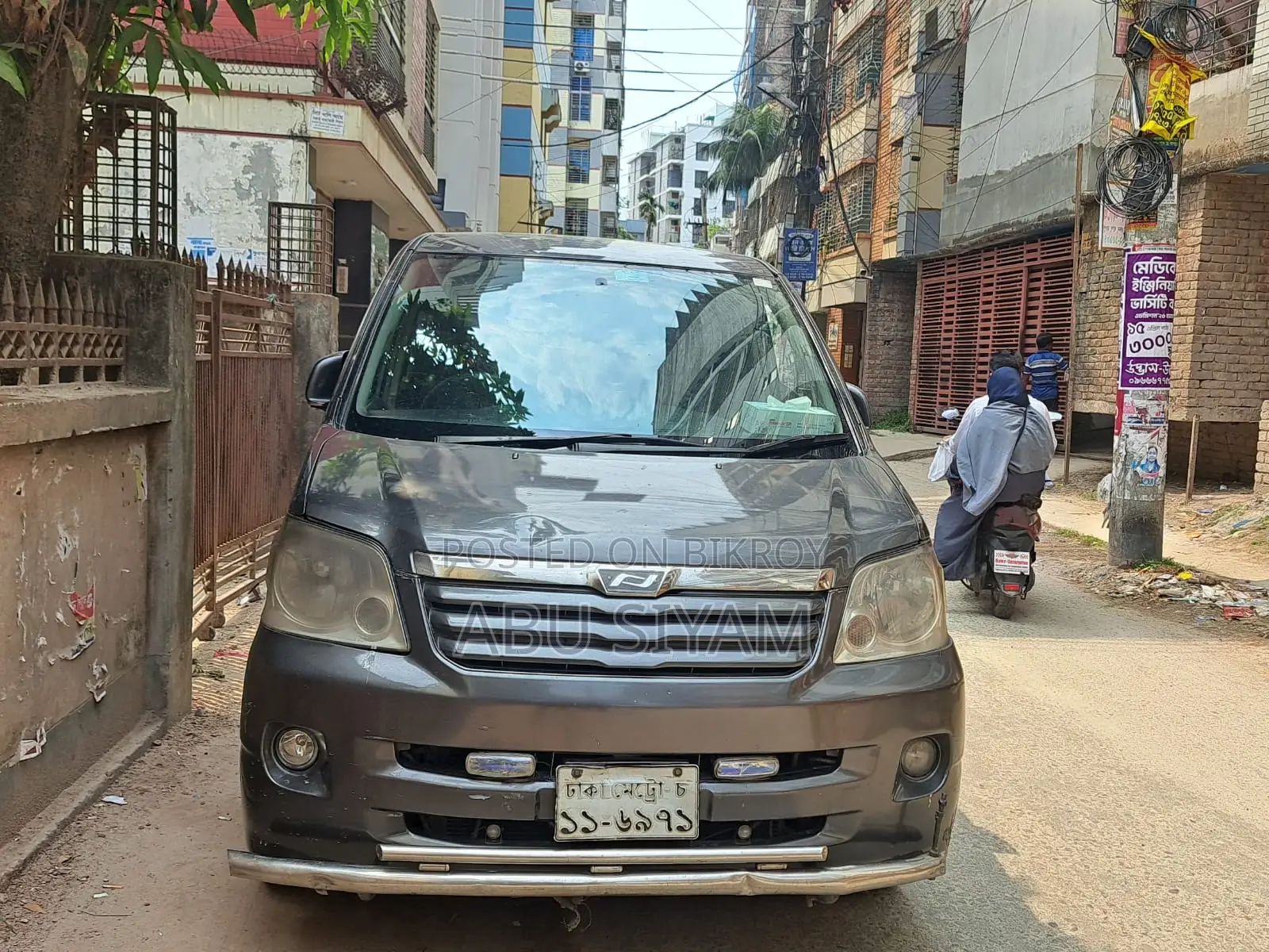 Toyota Noah 2005