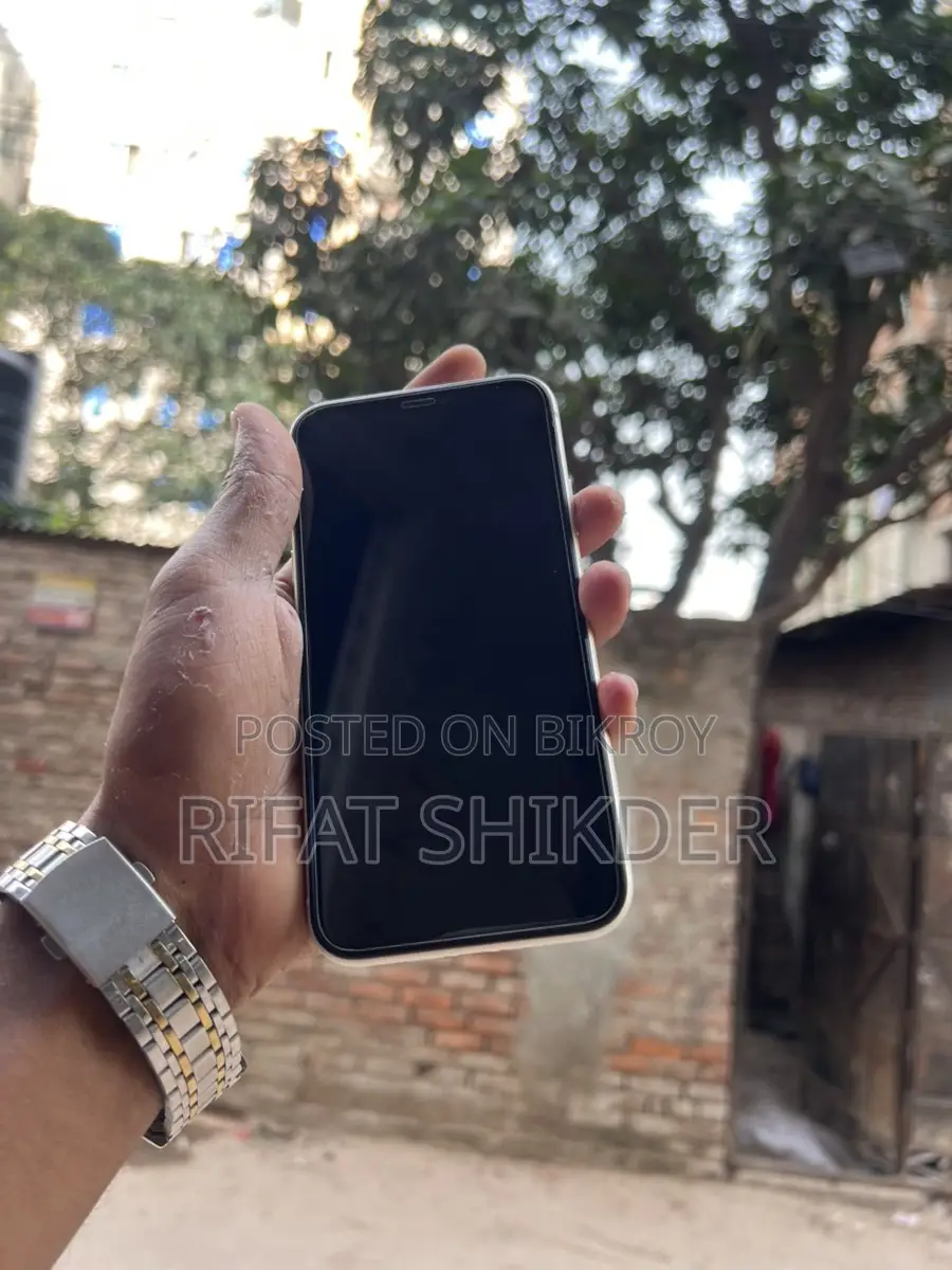 Apple iPhone 11 (Used)