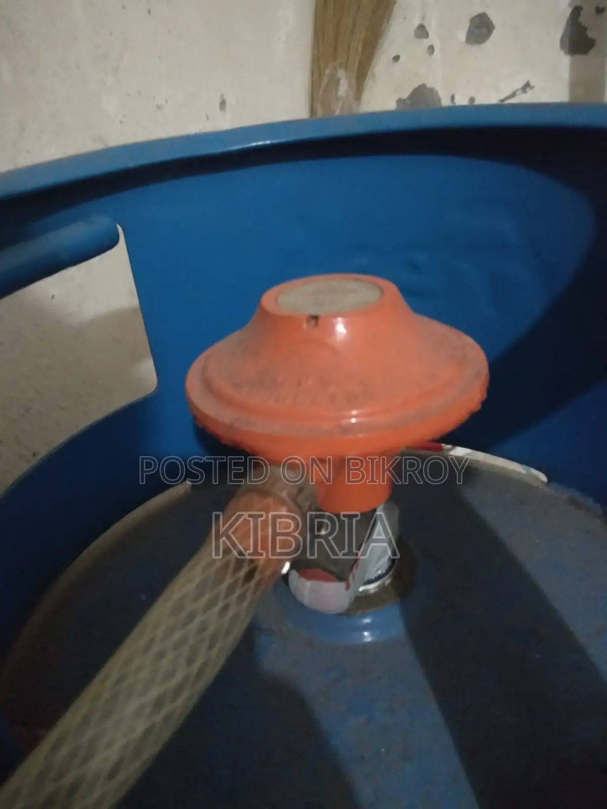 Gas Stove Fittings with 13.2 Kg Cylinder