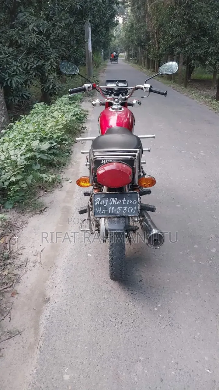 Honda 2005 Red
