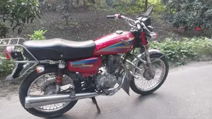 Honda 2005 Red
