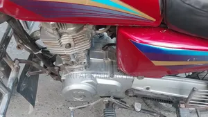 Honda 2005 Red