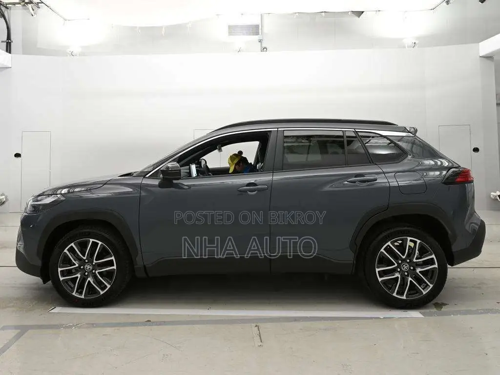 Toyota Corolla Cross Z LEATHER PANAROOF 2025