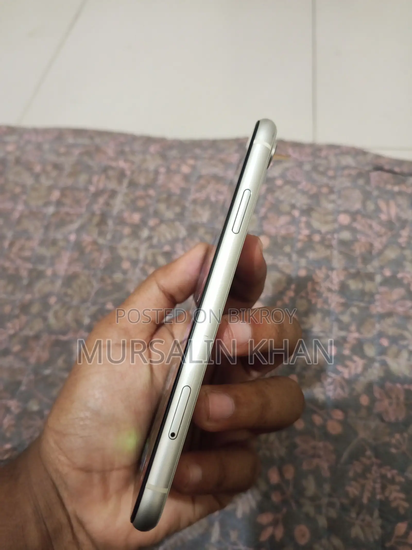 Apple iPhone XR (Used)