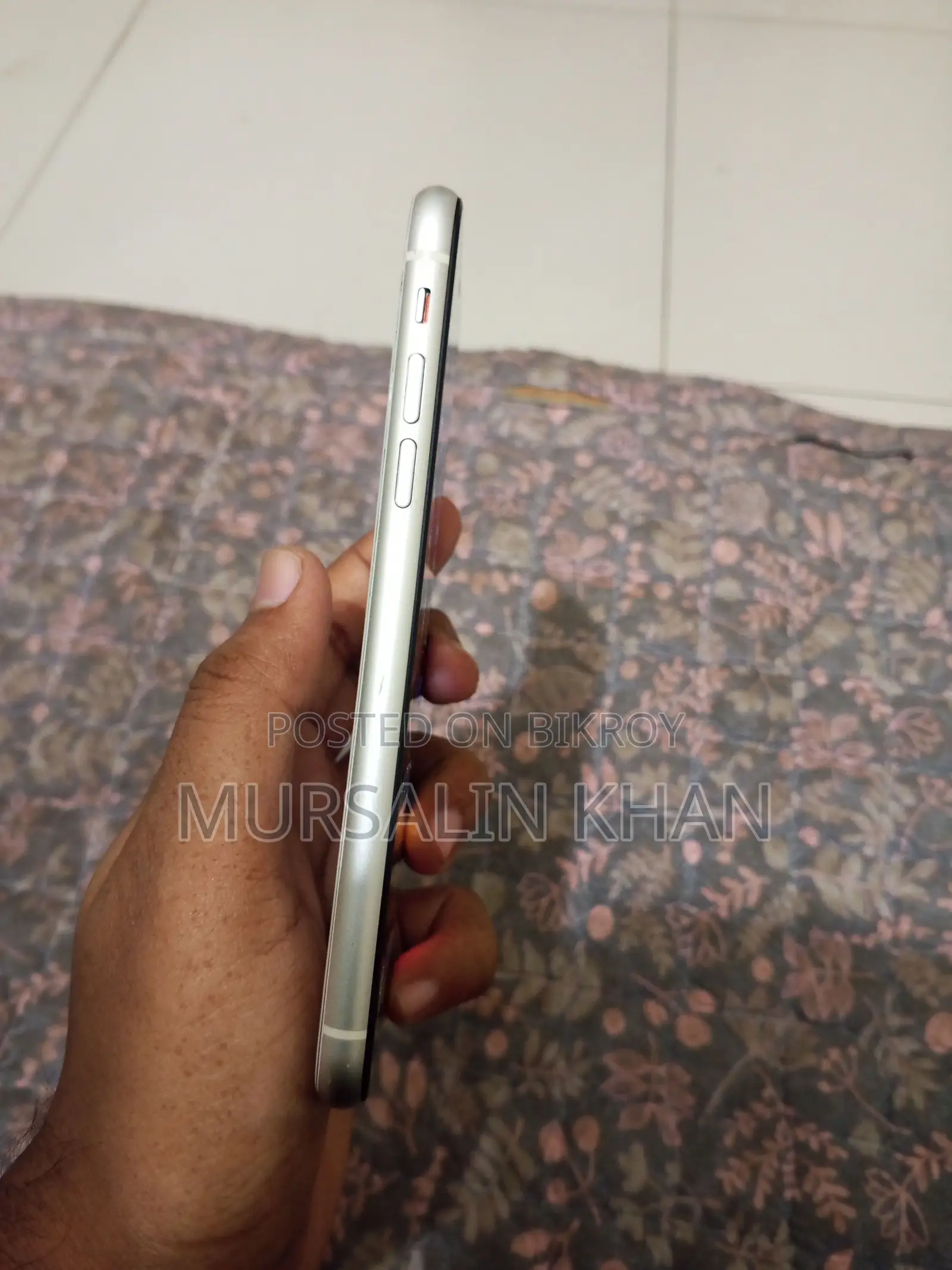 Apple iPhone XR (Used)