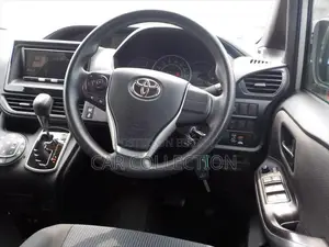 Toyota Noah X PKG, SILVER COLOR 2021