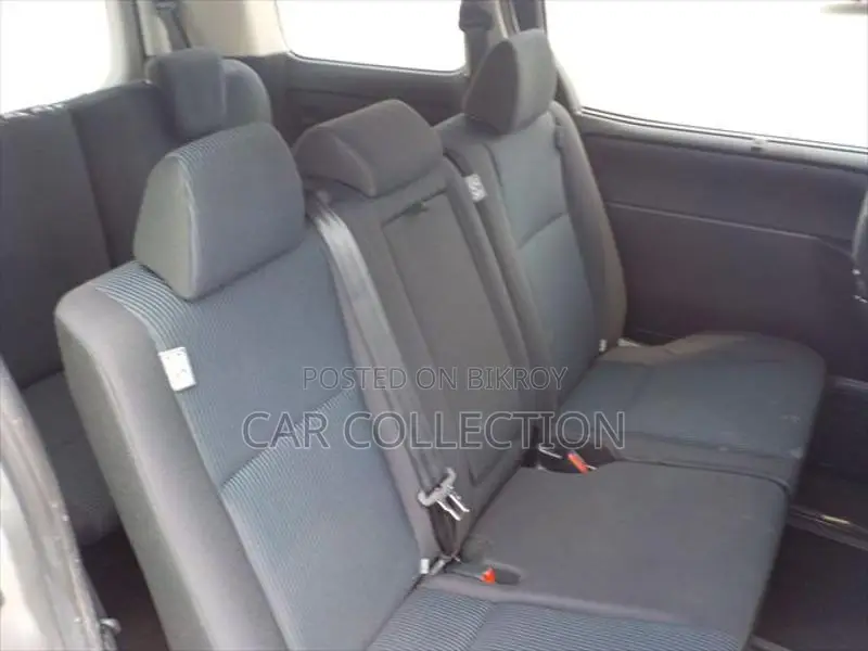 Toyota Noah X PKG, SILVER COLOR 2021