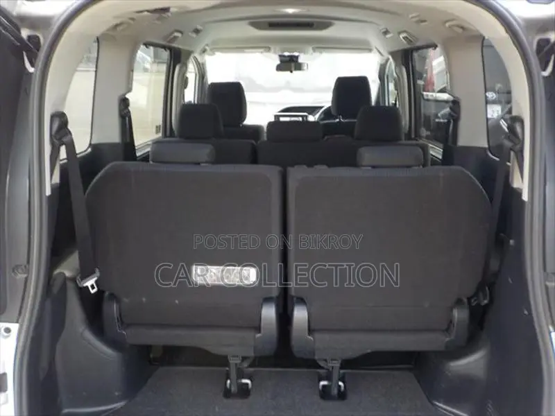 Toyota Noah X PKG, SILVER COLOR 2021