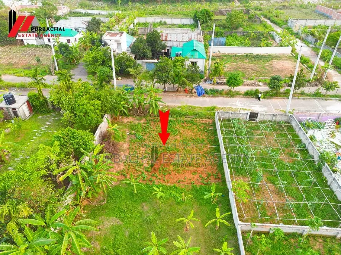 সেক্টর ১৩-এ ৭৫ ফুট রোডের কাছে ৩ কাঠার প্লট