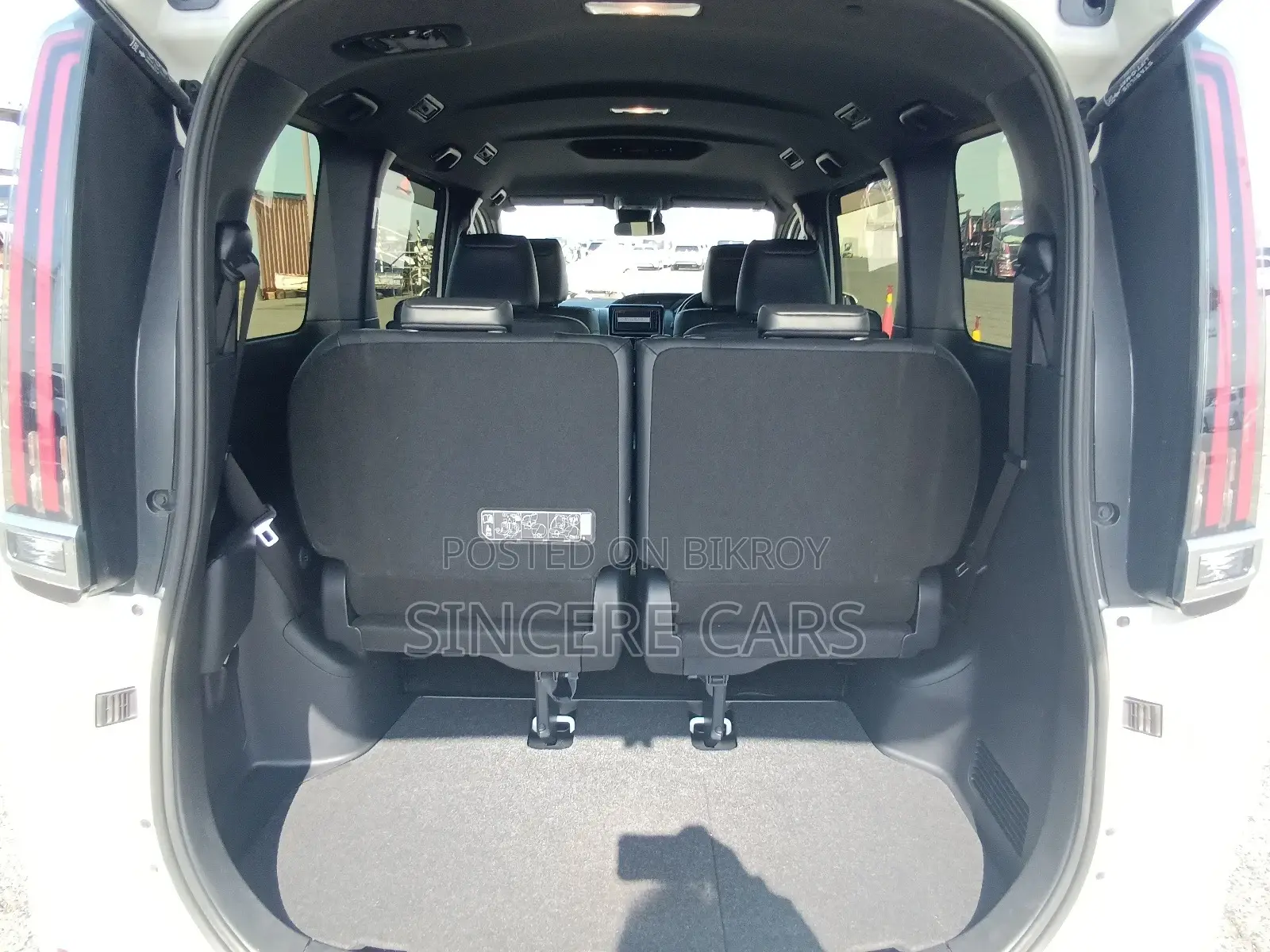 Toyota Esquire GI PKG HYB 2021