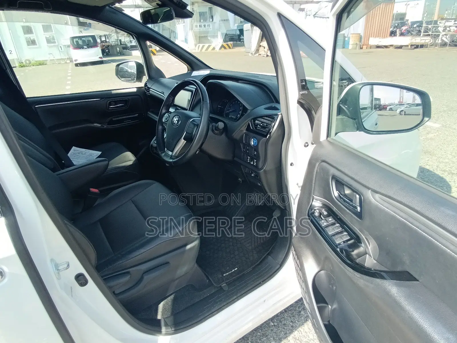 Toyota Esquire GI PKG HYB 2021