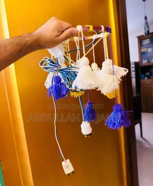 বিক্রির জন্য আলোকসজ্জাসহ সুন্দর হস্তশিল্প