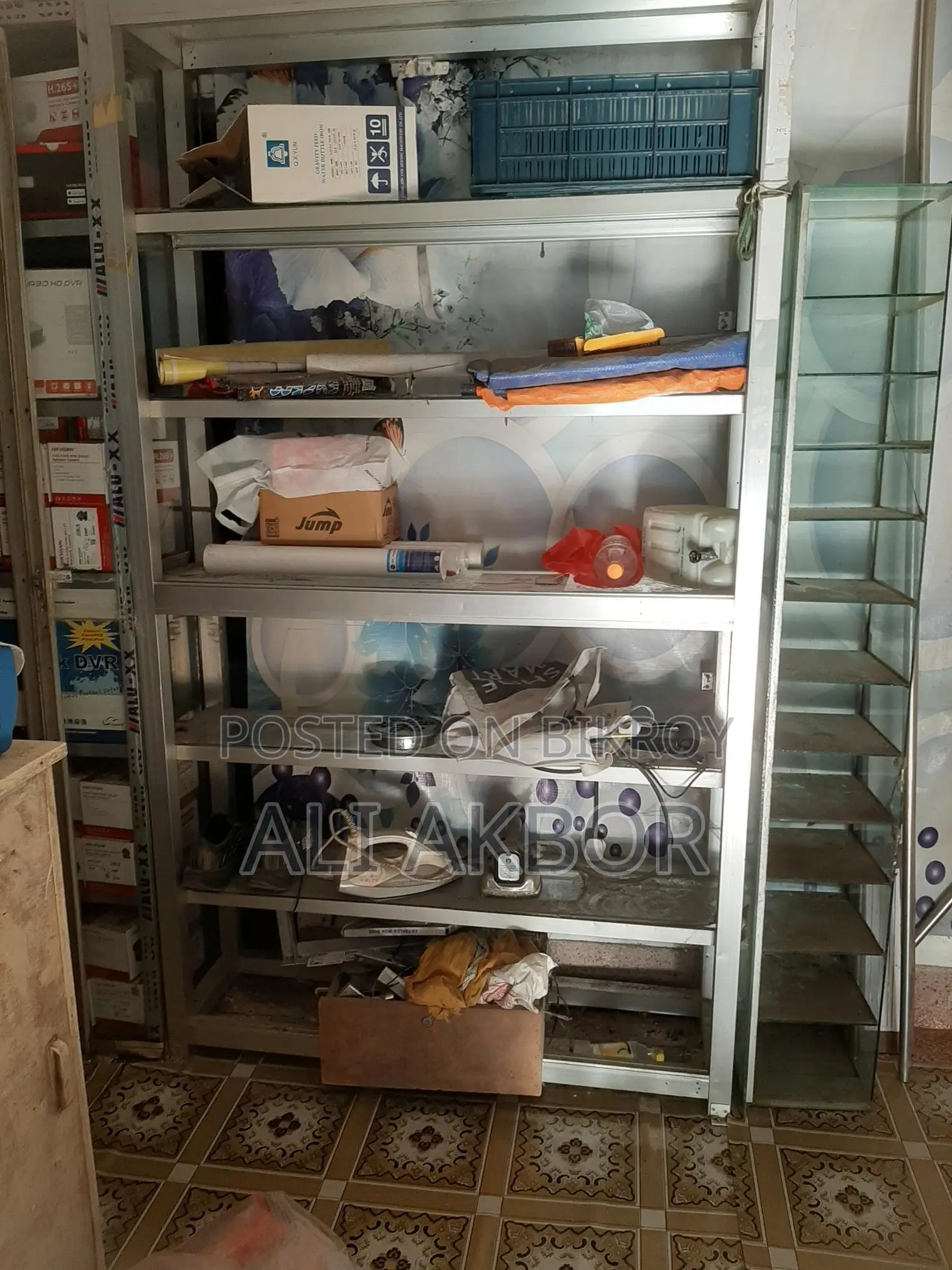 দোকানের ডেকোরেশন সহ অন্যান্য মালামাল