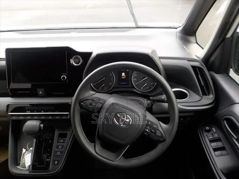 Toyota Noah X 2022