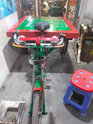 Auto Van - 5 Wheels, 4 Batteries