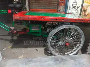 Auto Van - 5 Wheels, 4 Batteries