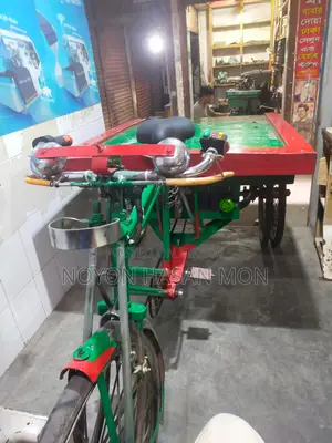 Auto Van - 5 Wheels, 4 Batteries