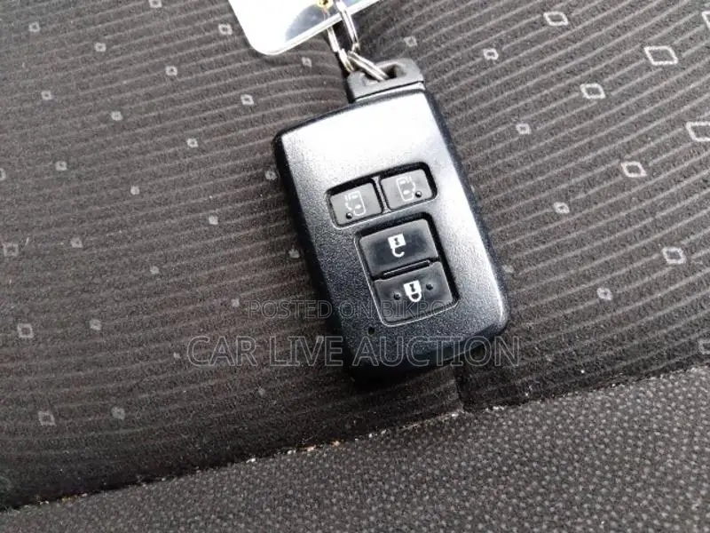 Toyota Noah Non-Hybrid 2021