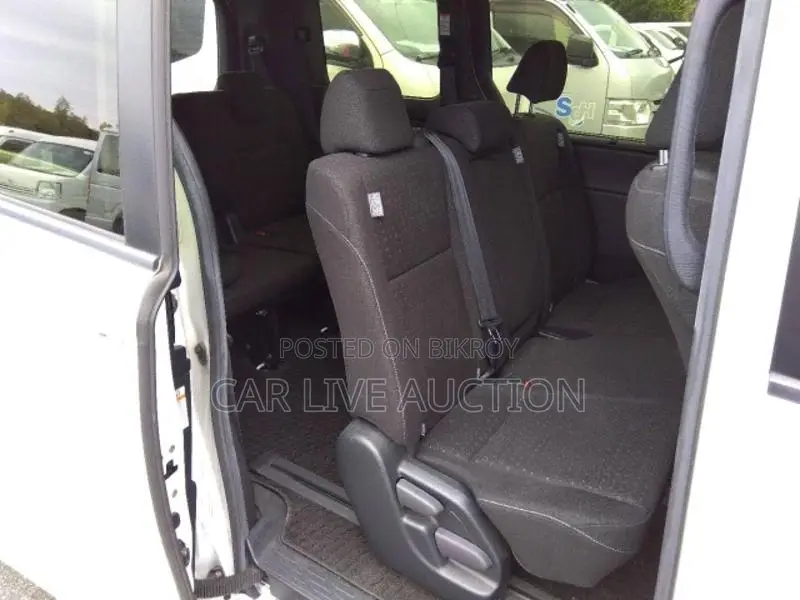 Toyota Noah Non-Hybrid 2021