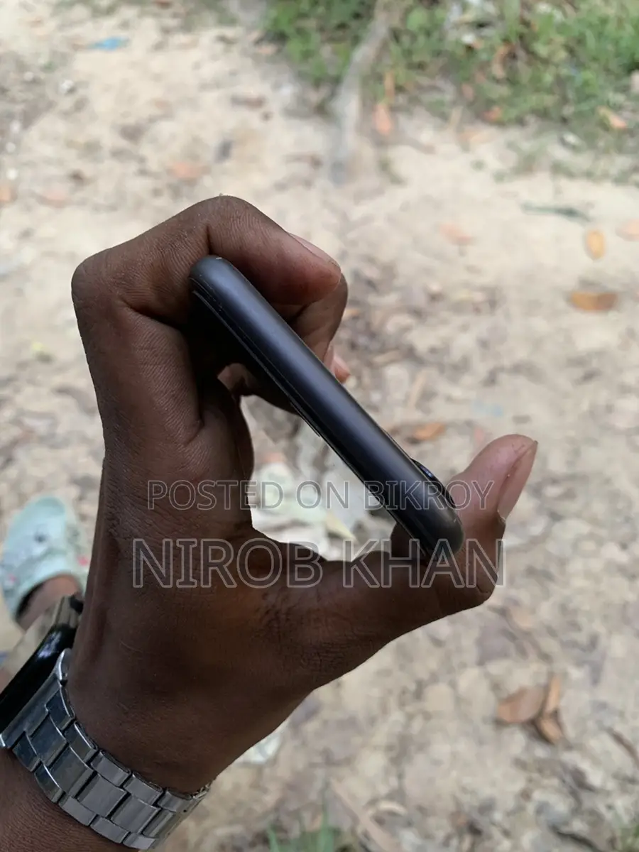 Apple iPhone 11 (Used)