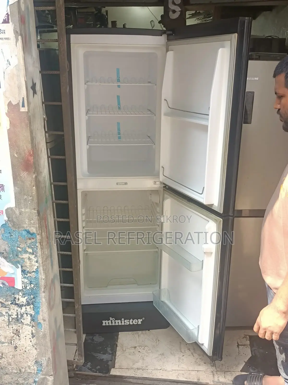 নতুনের মতো একটি 14 CFT walton ফিরিজ বিক্রি করা হবে