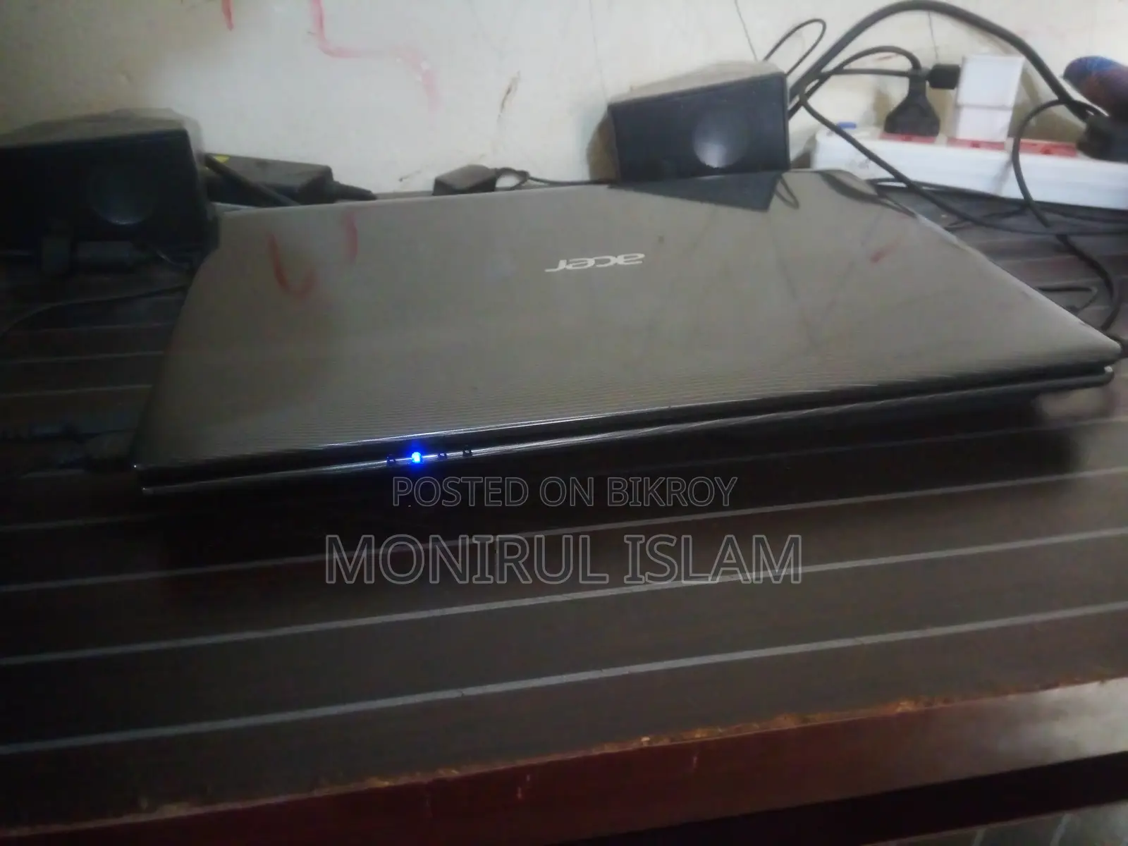 একটি ল্যাপটপ বিক্রি হবে।