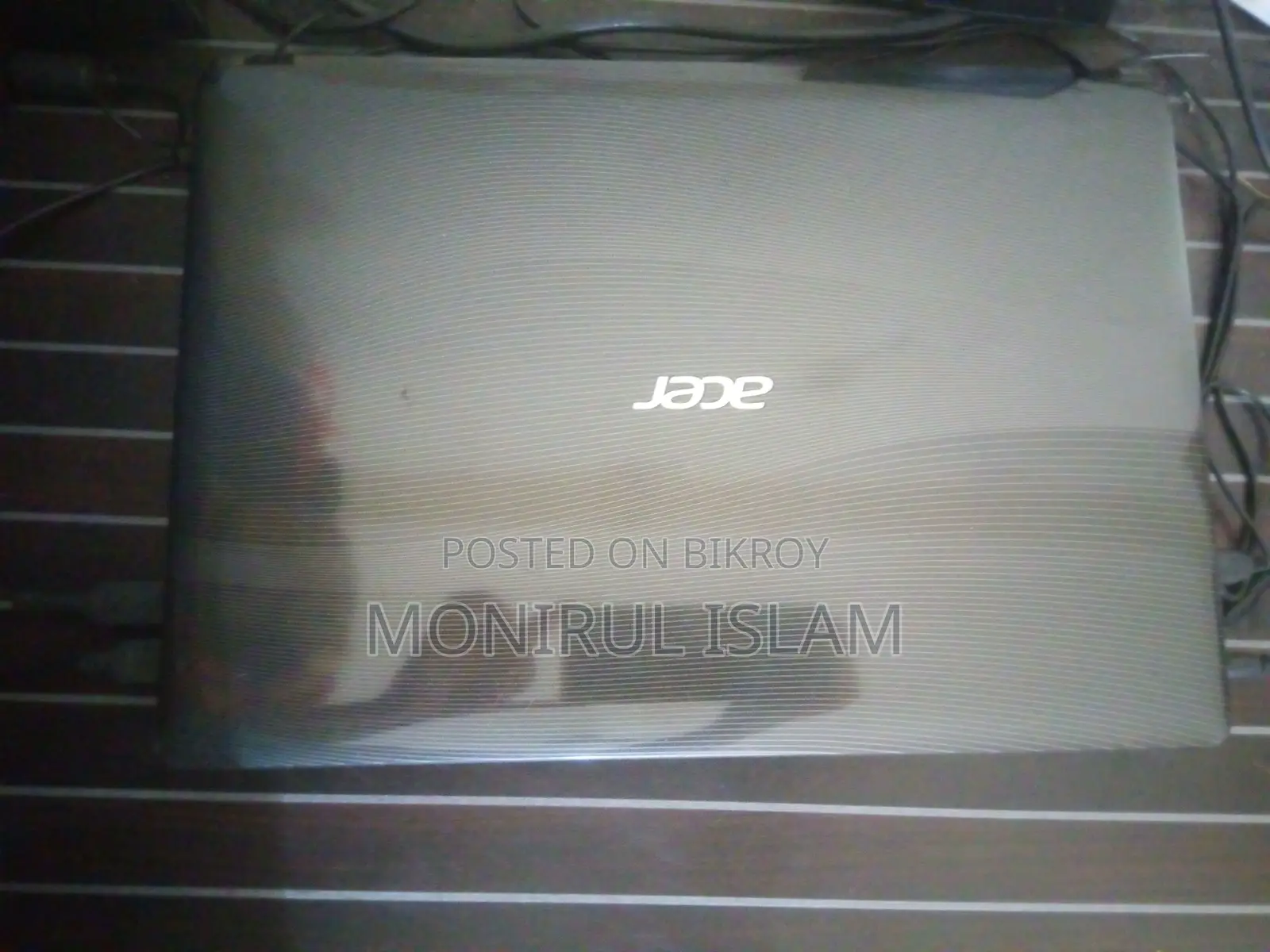 একটি ল্যাপটপ বিক্রি হবে।