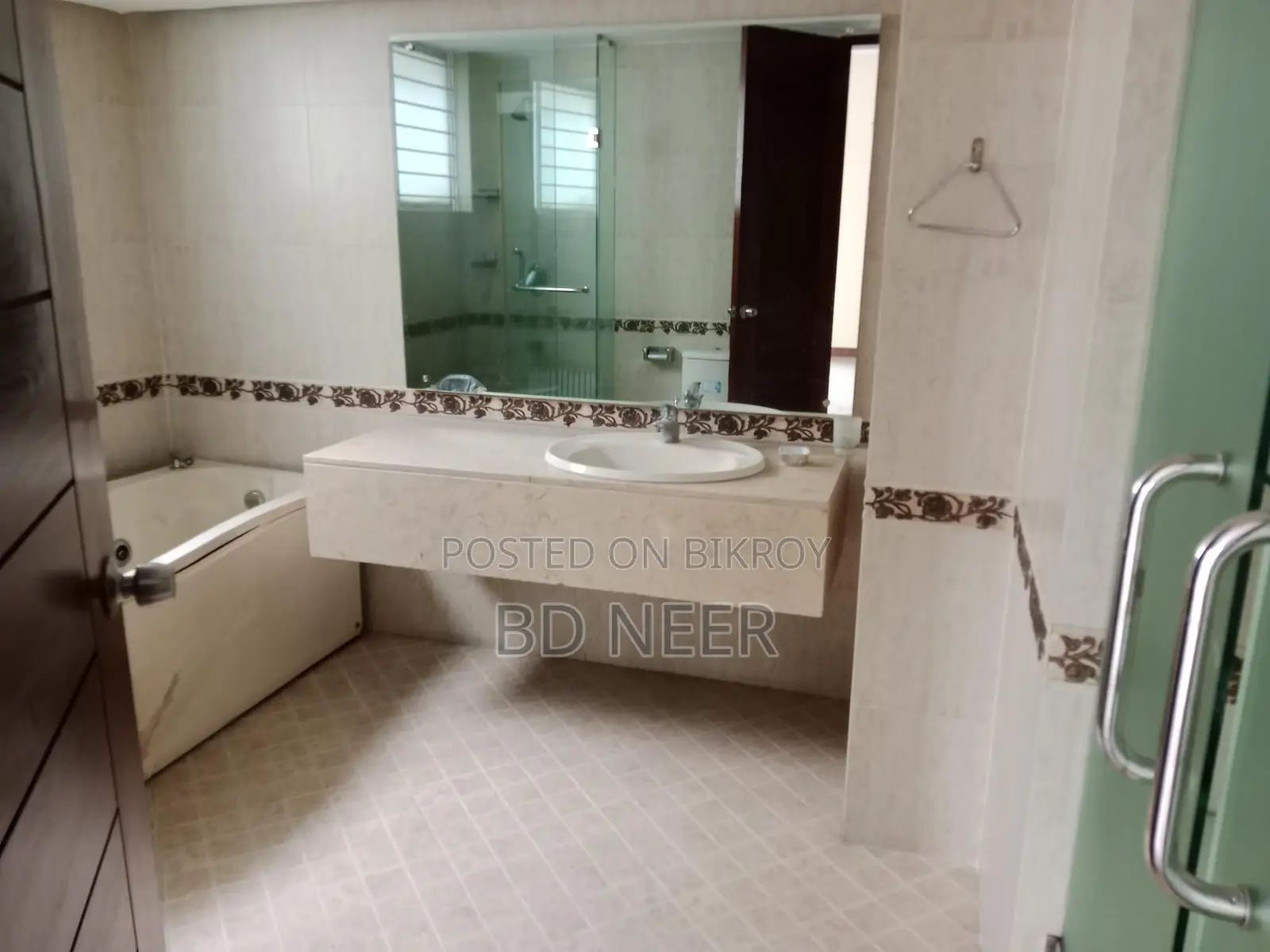 Good Looking 4000 Sq Ft 4 Bed room apt rent in Gulshan