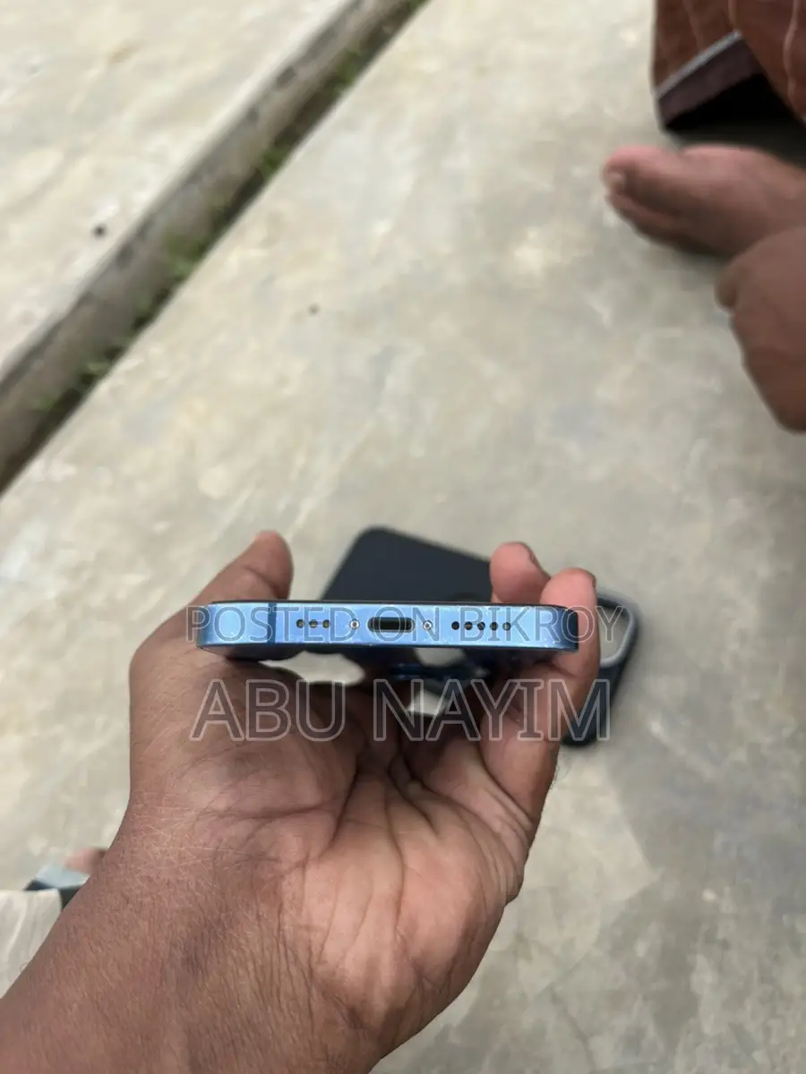Apple iPhone 13 (Used)