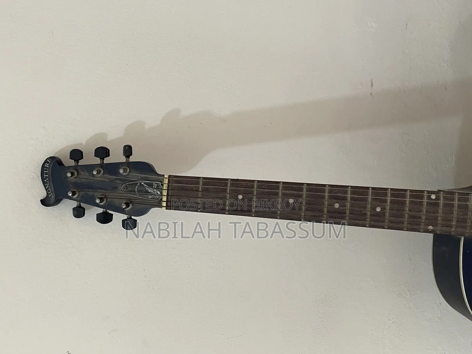 Urgent guitar for sale.