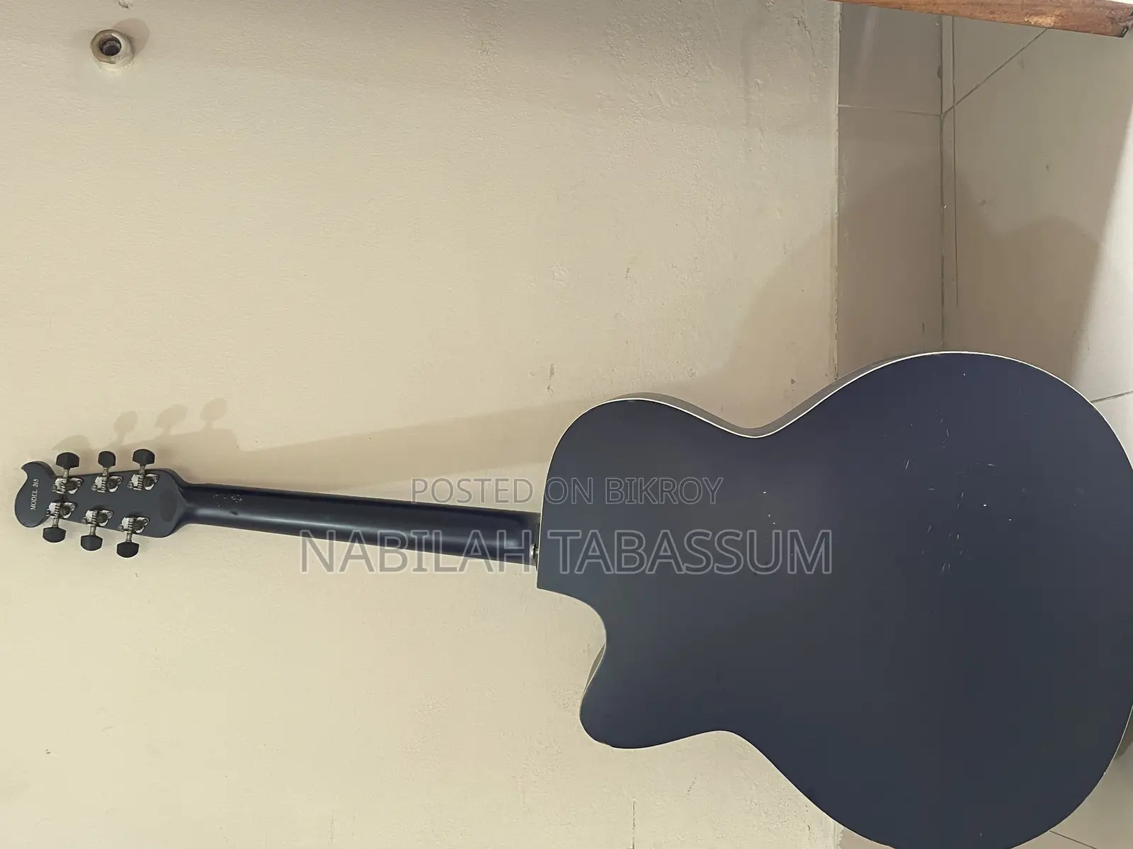 Urgent guitar for sale.