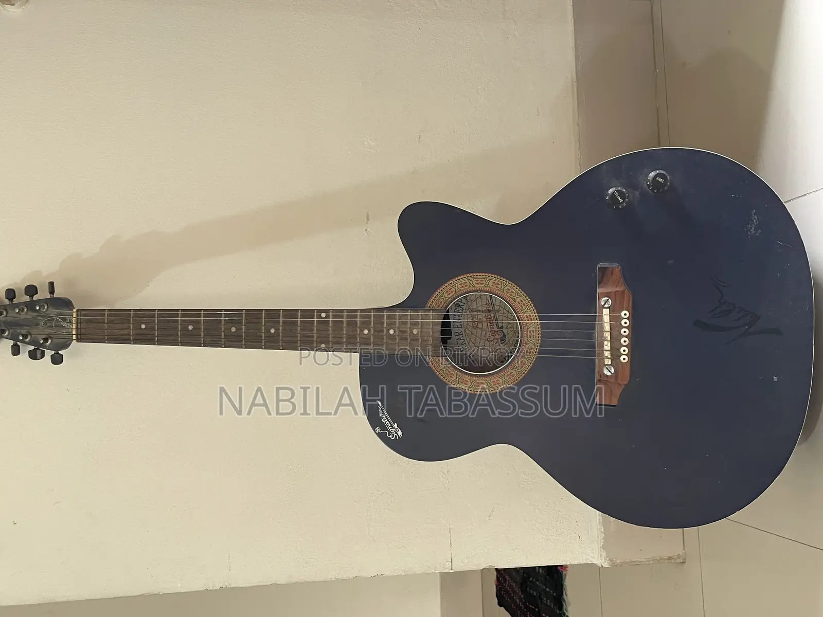 Urgent guitar for sale.