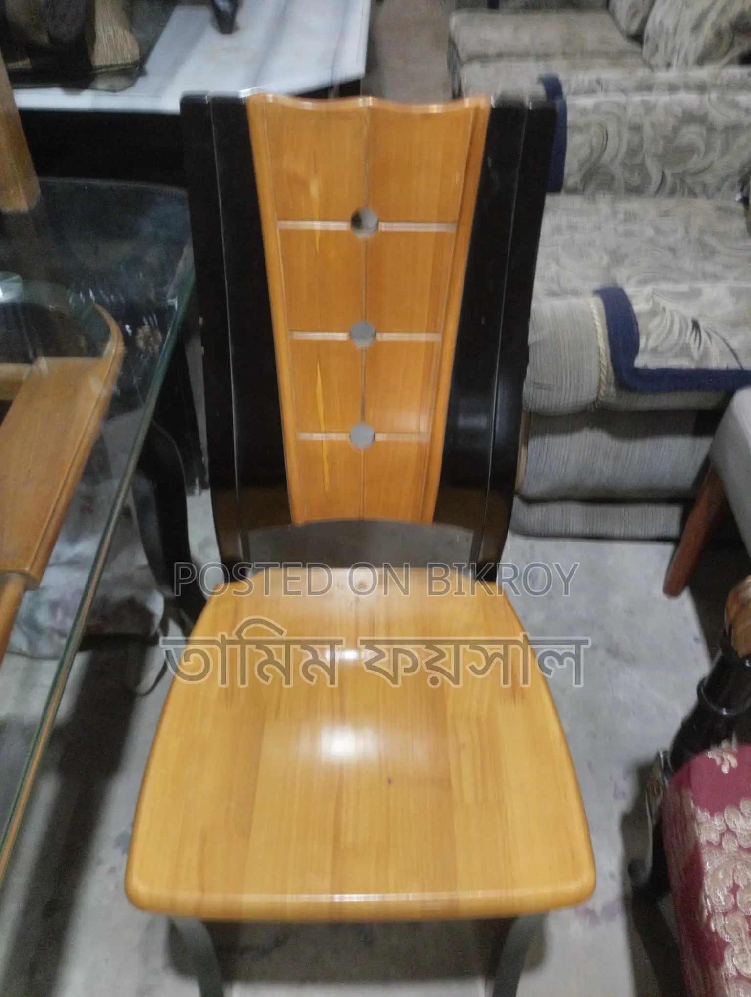 ৬ চেয়ারের ডাইনিং টেবিল একদম ফ্রেশ কন্ডিশন
