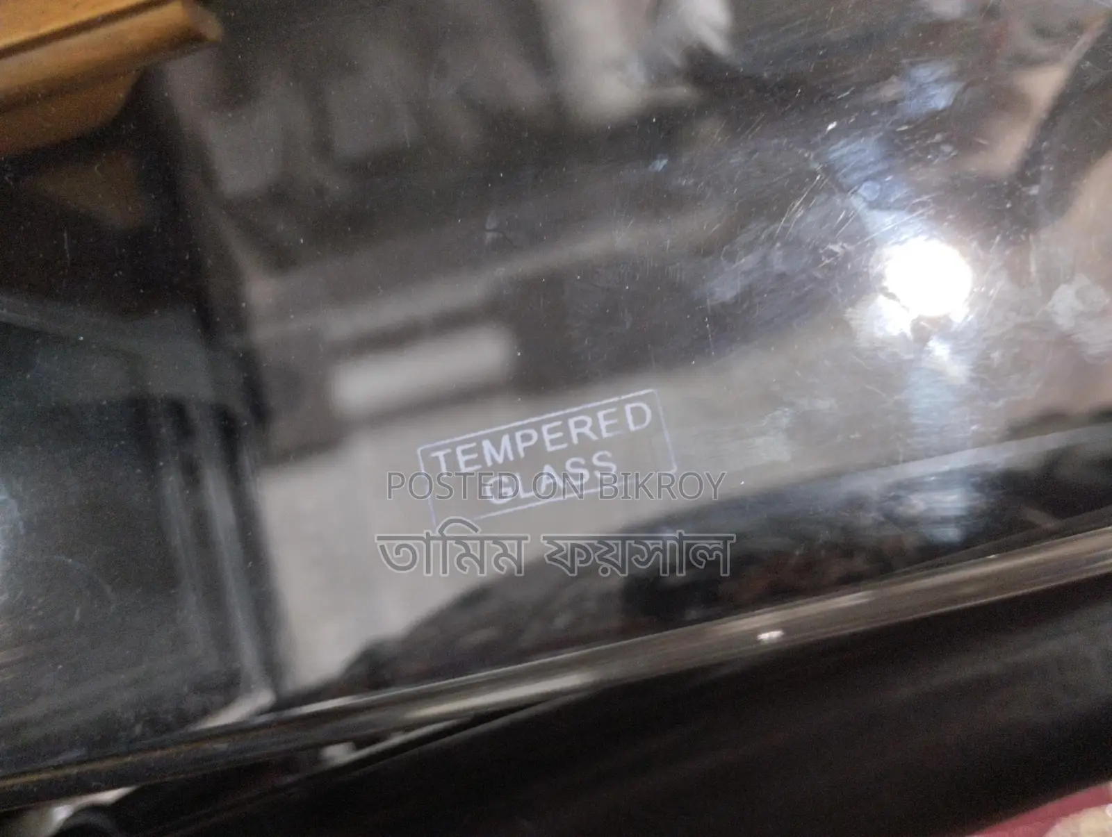 ৬ চেয়ারের ডাইনিং টেবিল একদম ফ্রেশ কন্ডিশন