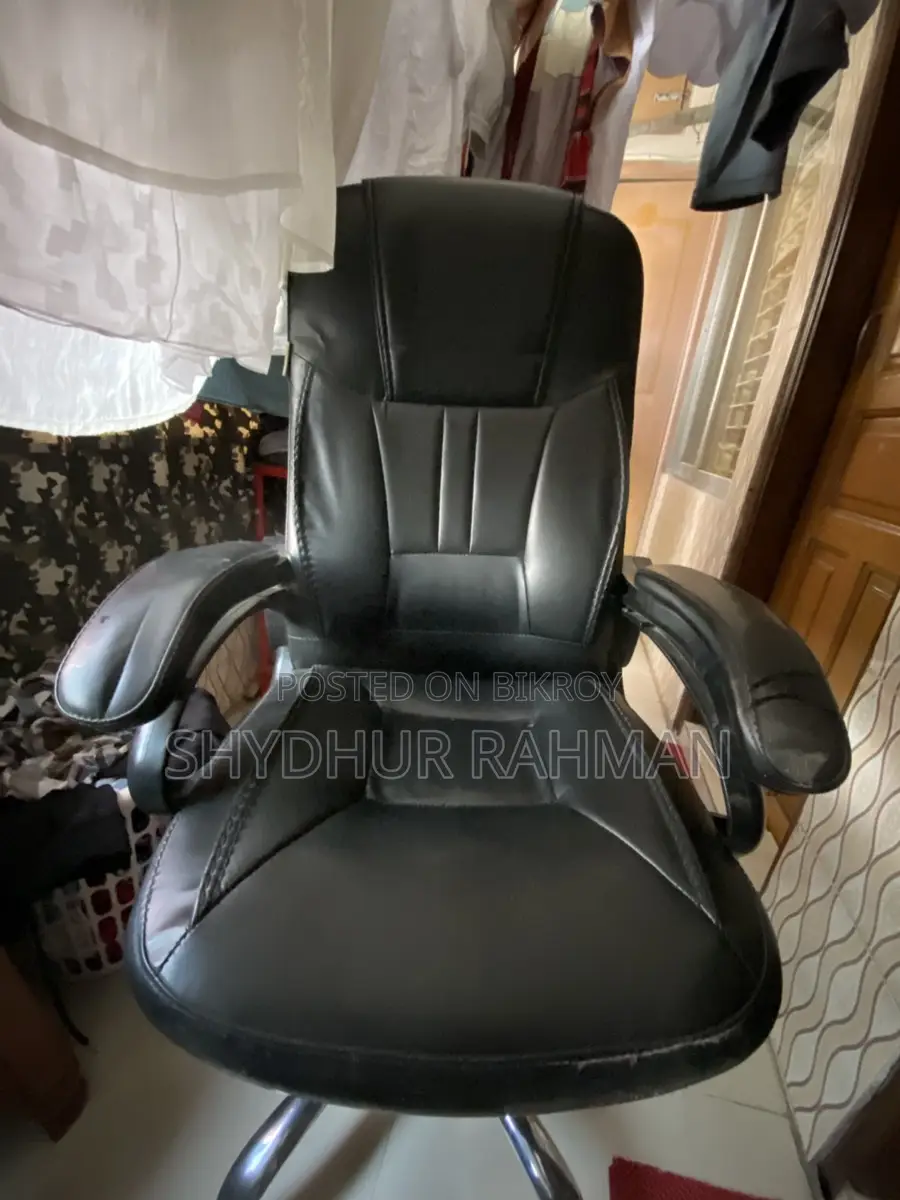 টেবিল ও অফিস চেয়ার বিক্রয় হবে