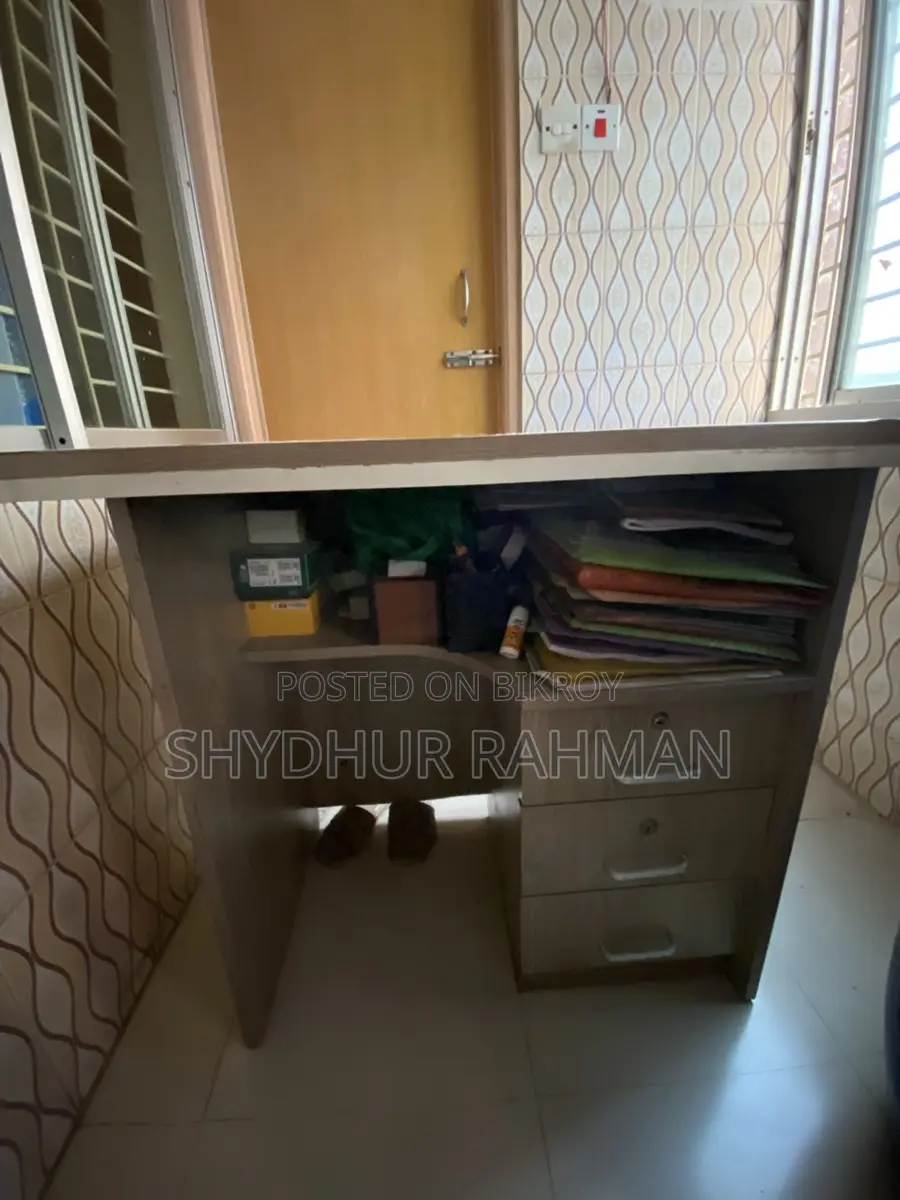 টেবিল ও অফিস চেয়ার বিক্রয় হবে