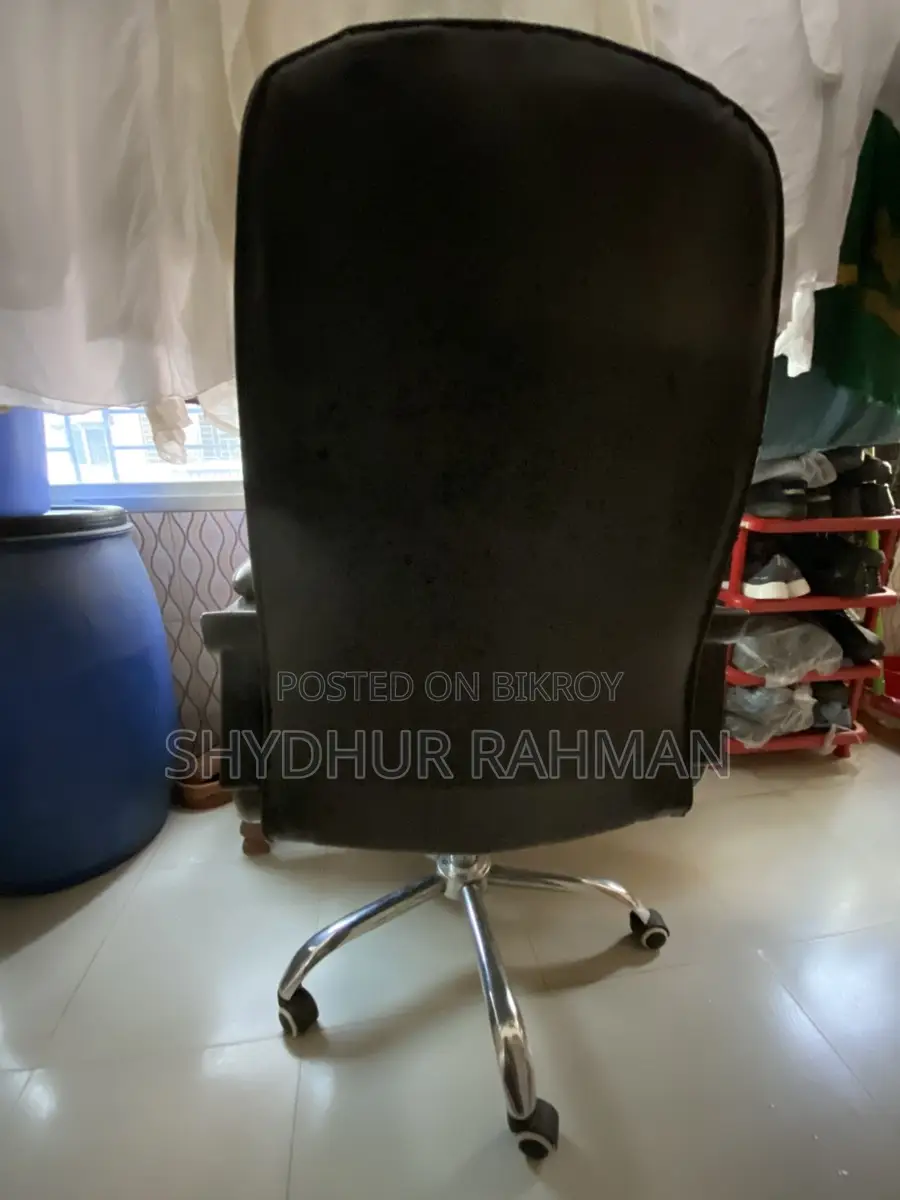 টেবিল ও অফিস চেয়ার বিক্রয় হবে