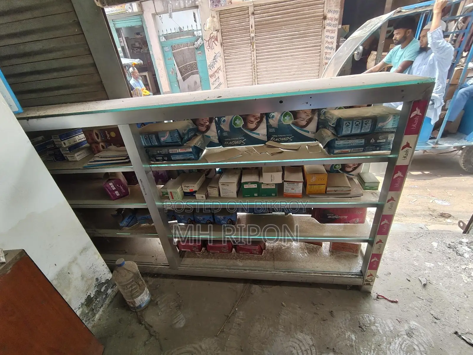 দোকানের সব র‍্যাক বিক্রি হবে