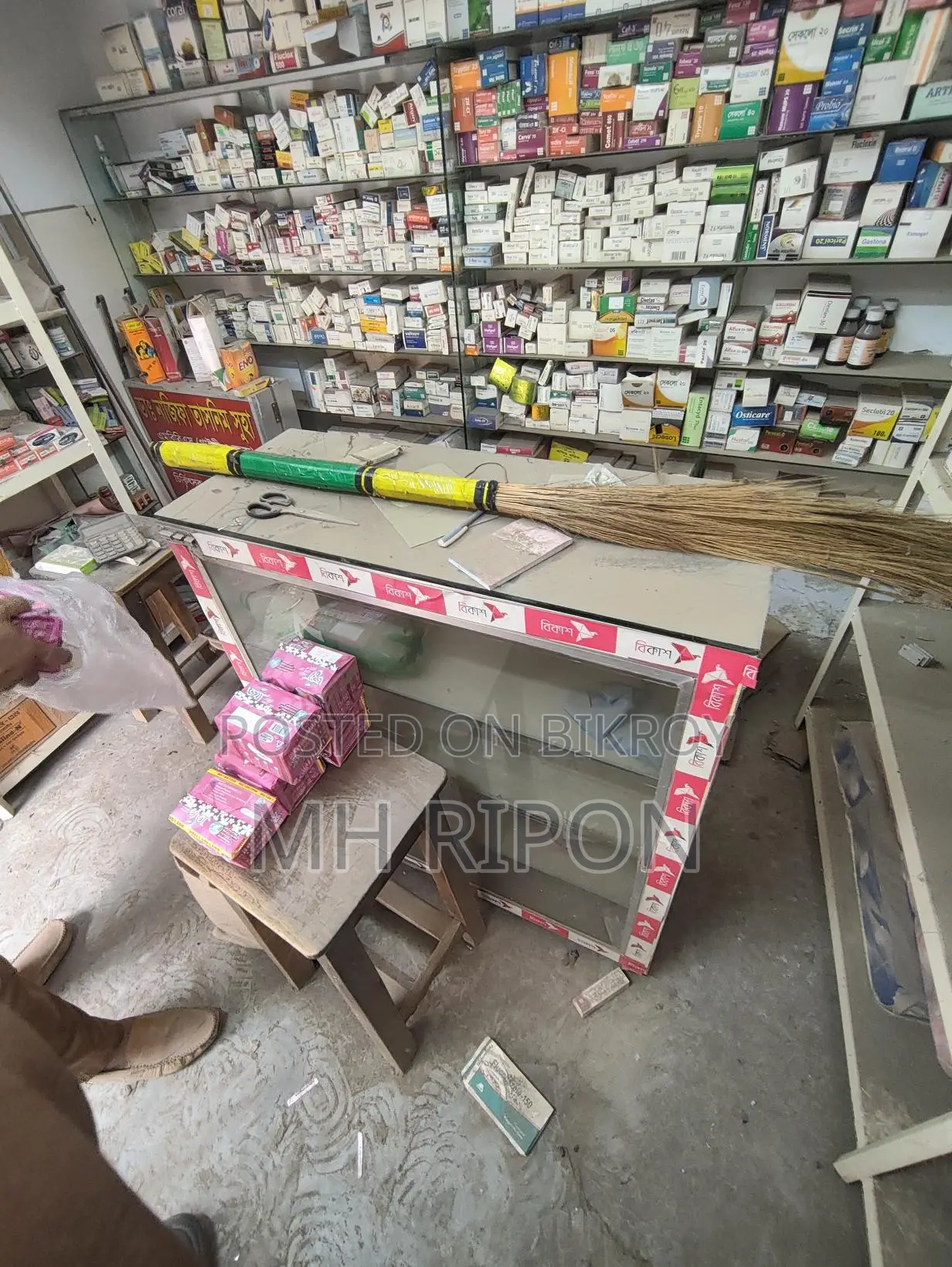 দোকানের সব র‍্যাক বিক্রি হবে