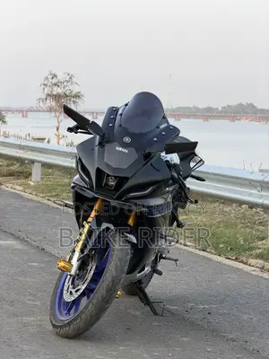 Yamaha R15 . 2023