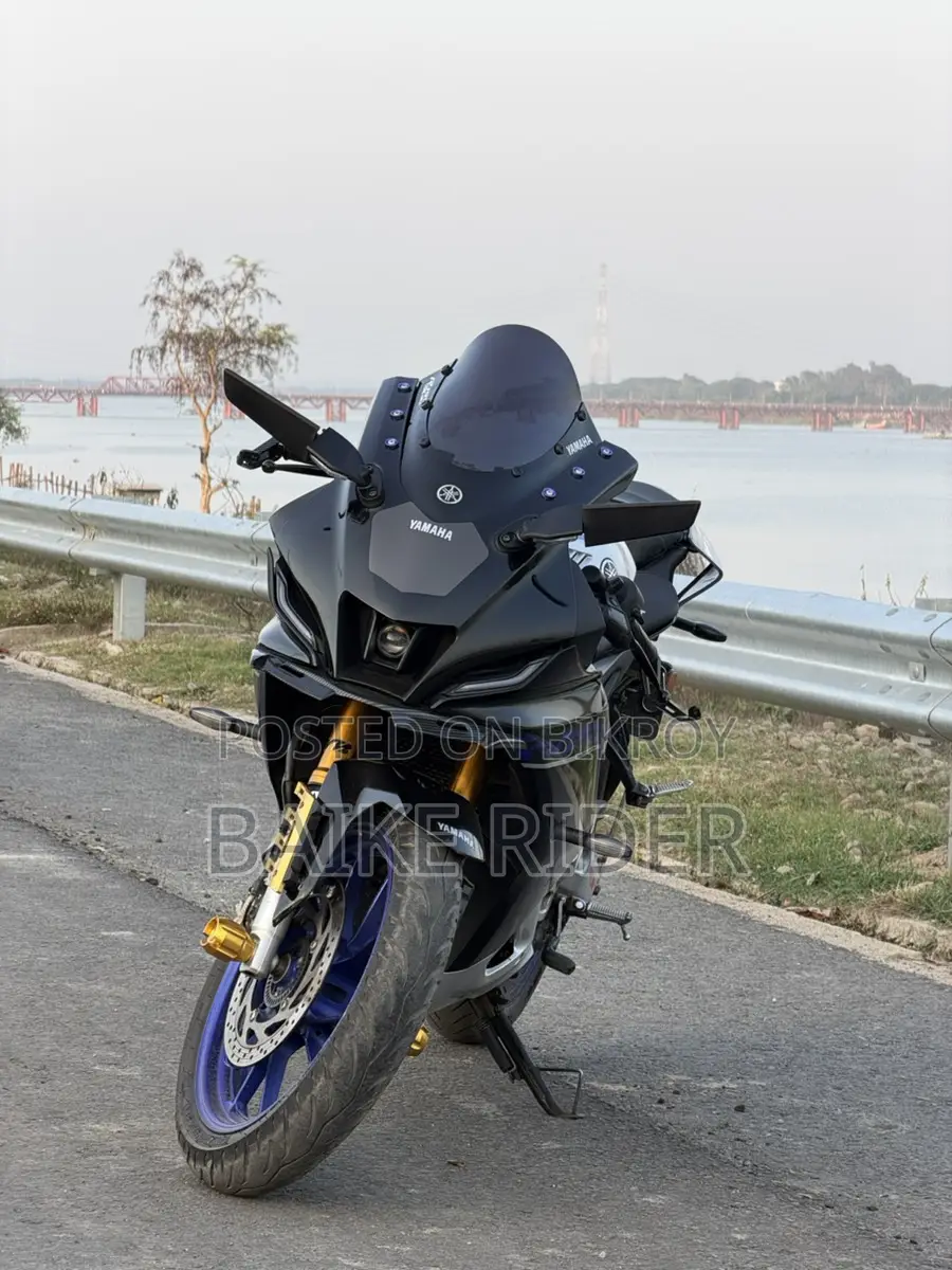 Yamaha R15 . 2023