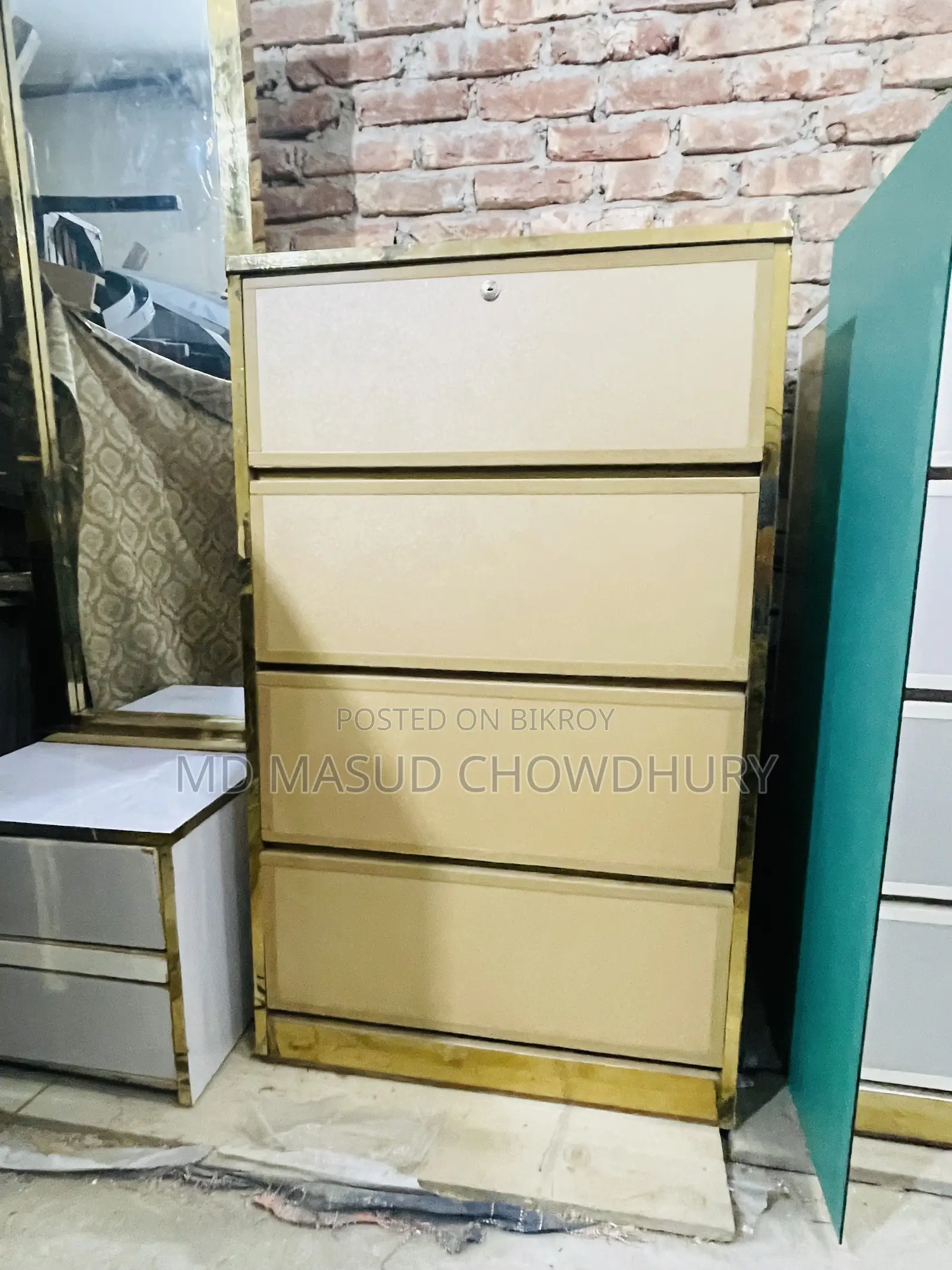সিঙ্গেল ওয়ারড্রোব