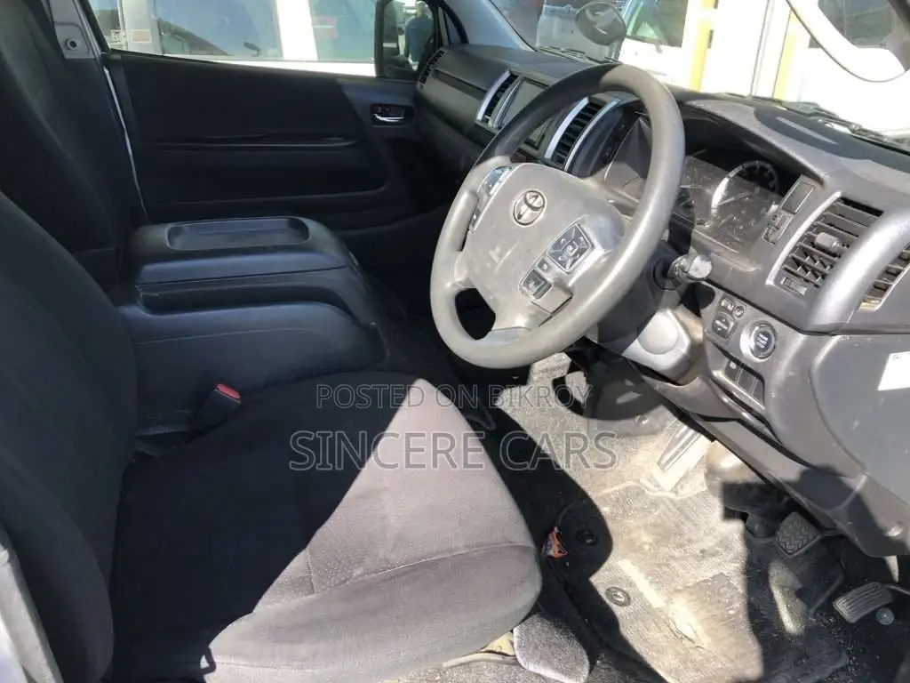 Toyota Hiace SUPER GL PUSH LED 2021