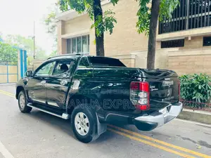 মিতসুবিশি এল২০০ ২০২২ কালো