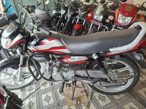Hero HF Deluxe 2025