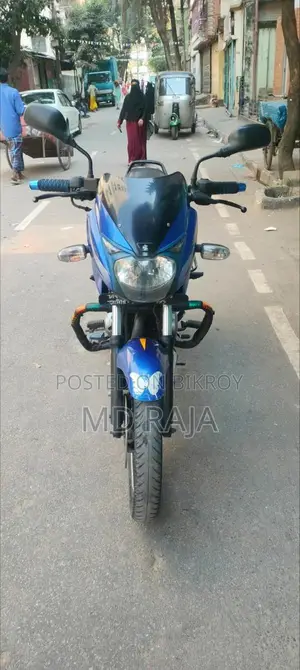Bajaj Pulsar 150 . 2015