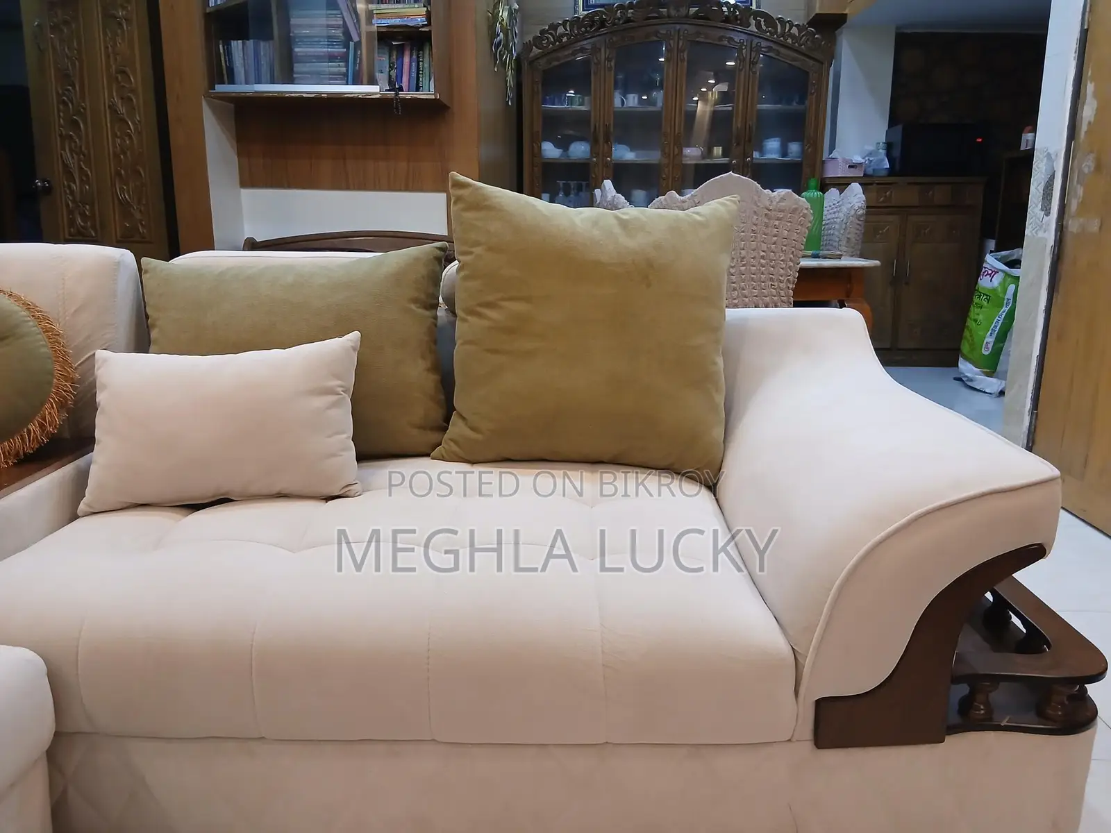 Stylish king size corner sofa 2:2:1 with premium design