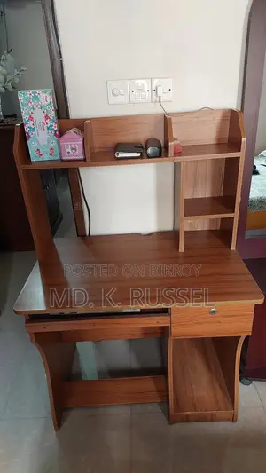 কম্পিউটার টেবিল