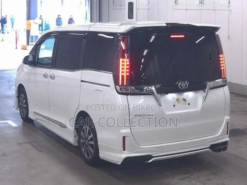 Toyota Esquire 2021